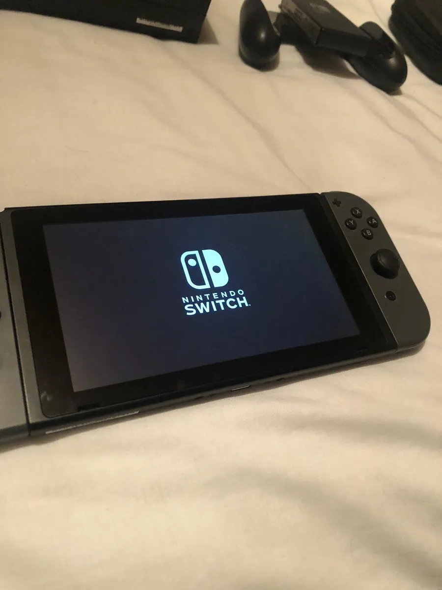 Nintendo Switch + Zelda Tears of the Kingdom - Image 3