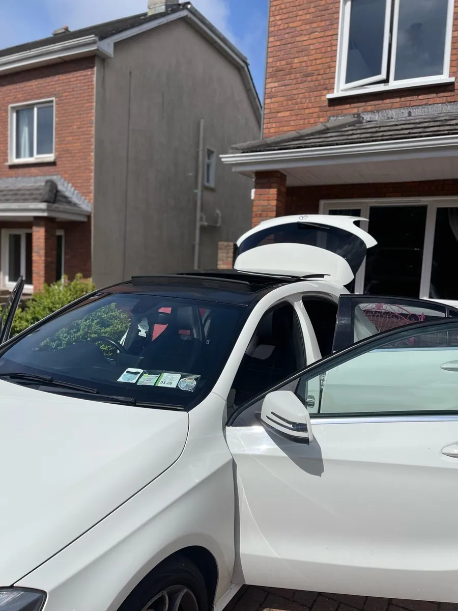 White Mercedes A Class with sunroof - Image 2
