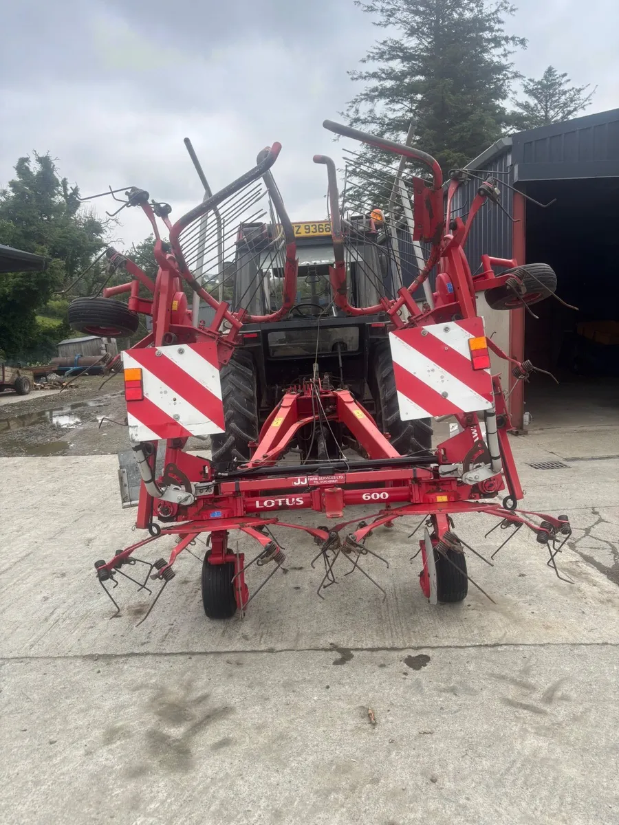 Tedder & rower - Image 1