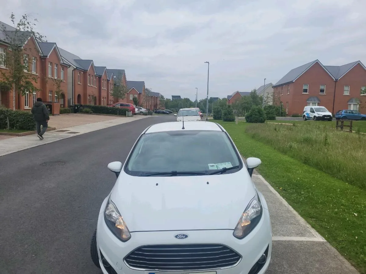 Ford Fiesta 1.25 zetec Very Low Mileage Fsh - Image 4