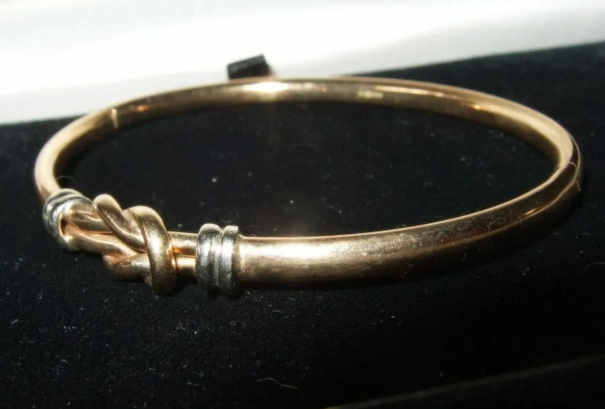 Vintage Hallmarked 9ct Gold Knot Bangle - Image 3