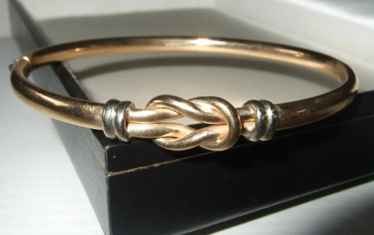 Vintage Hallmarked 9ct Gold Knot Bangle - Image 4