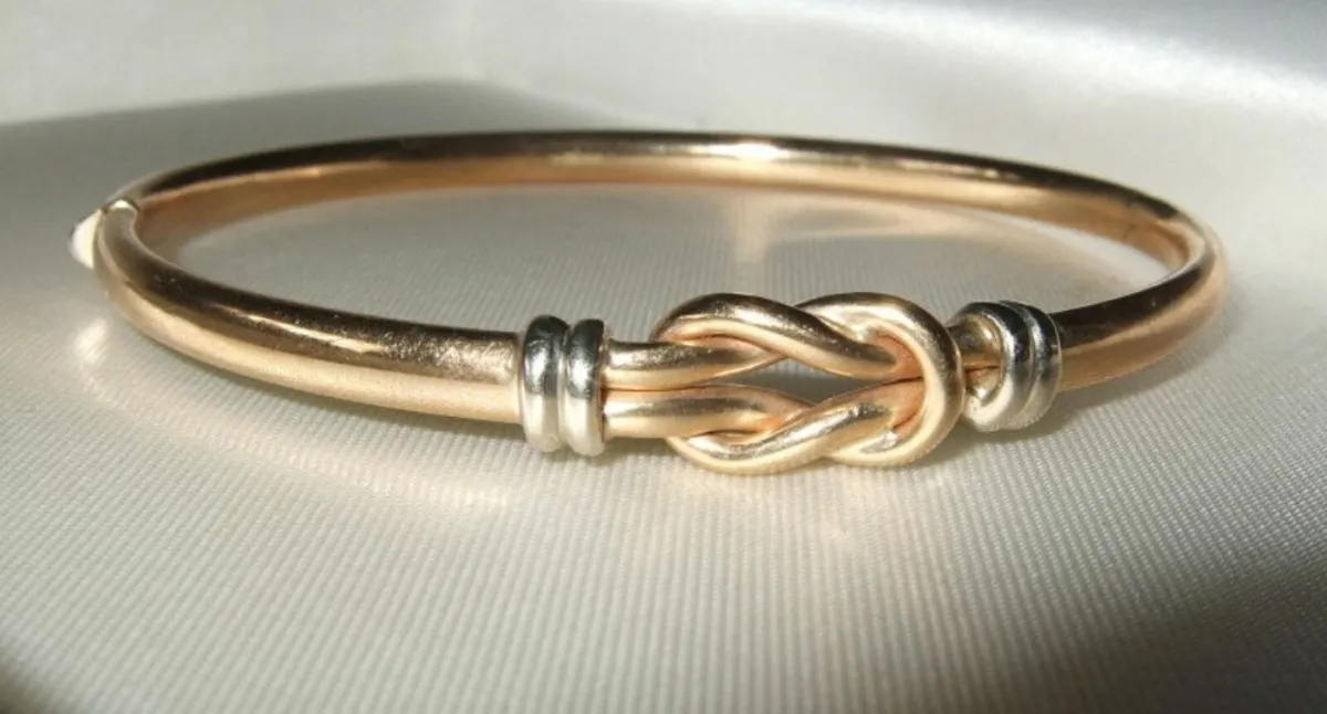 Vintage Hallmarked 9ct Gold Knot Bangle - Image 1