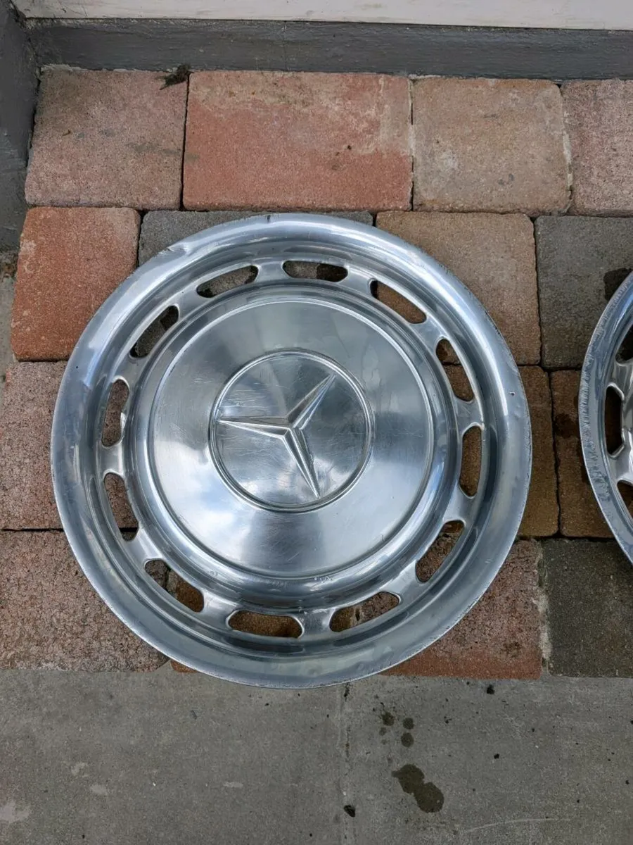 Mercedes hub caps vintage x4 - Image 1