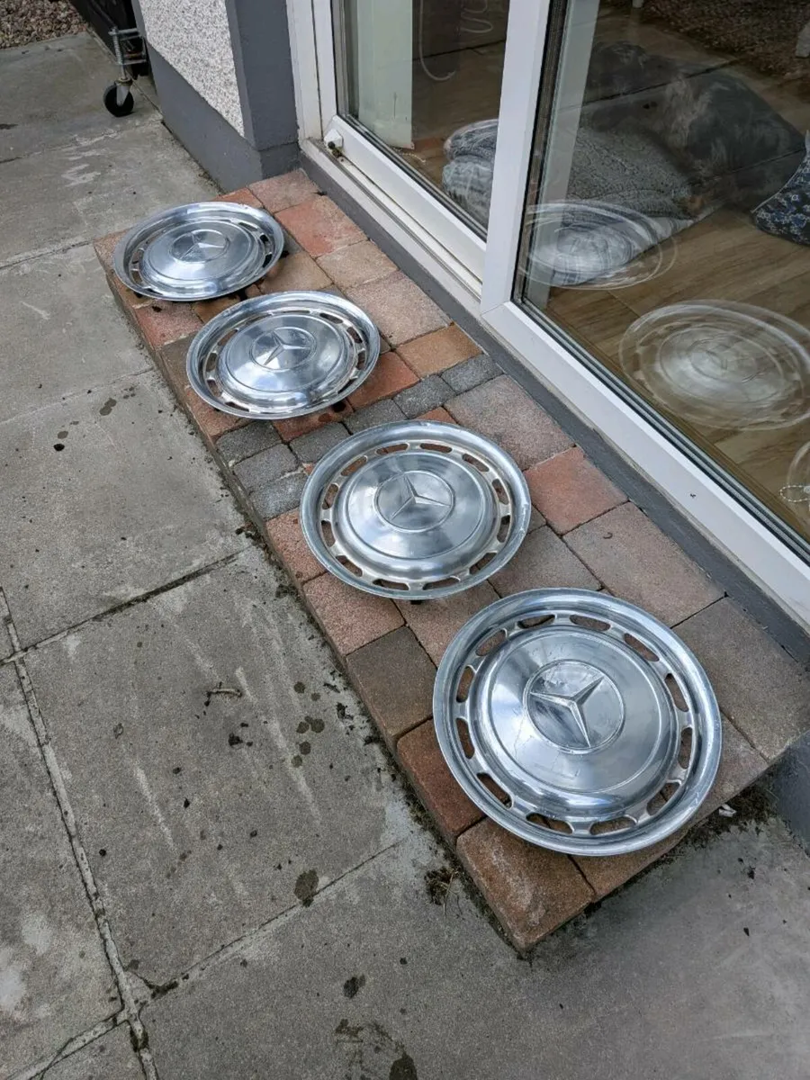 Mercedes hub caps vintage x4 - Image 3