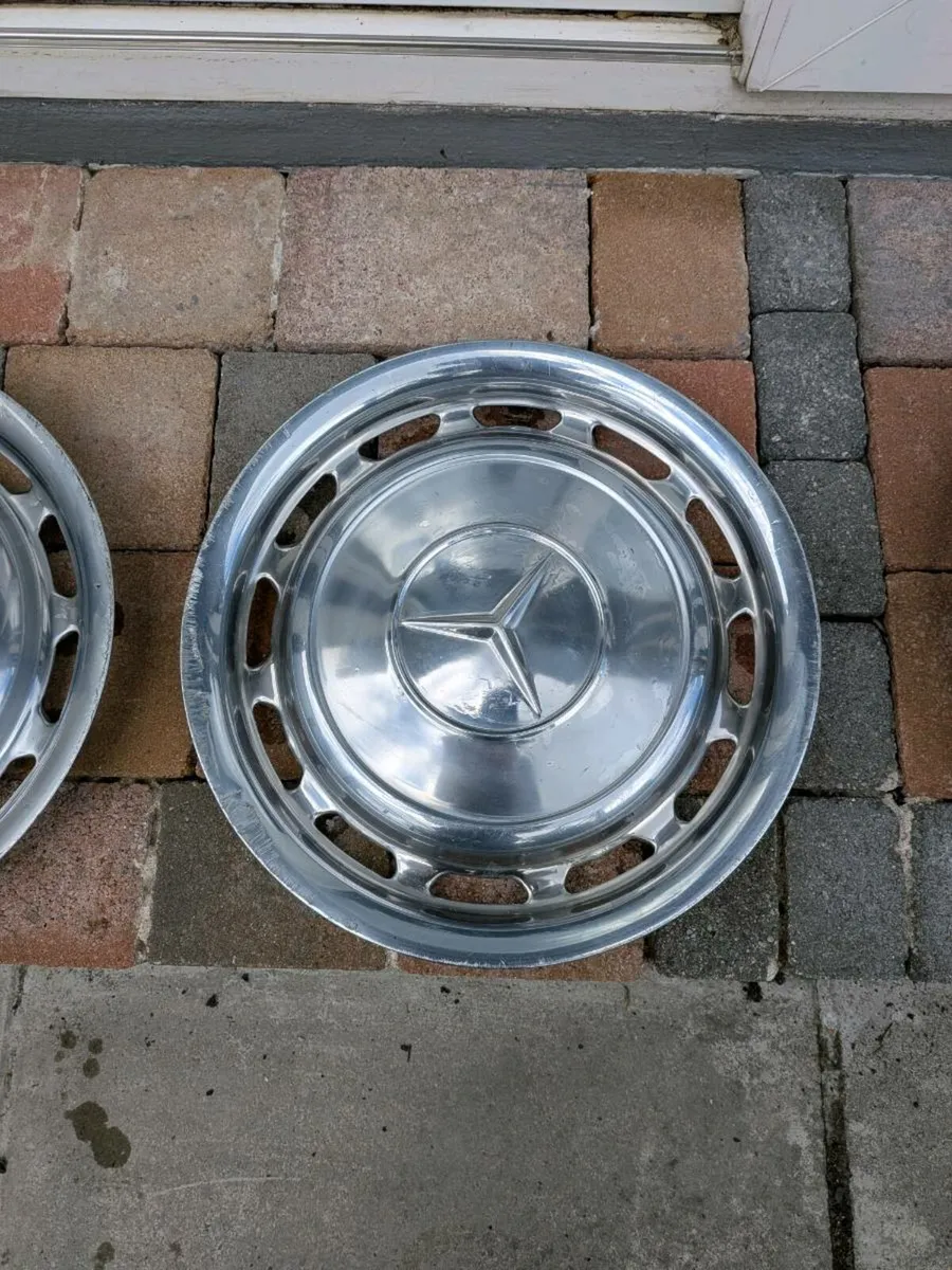 Mercedes hub caps vintage x4 - Image 4