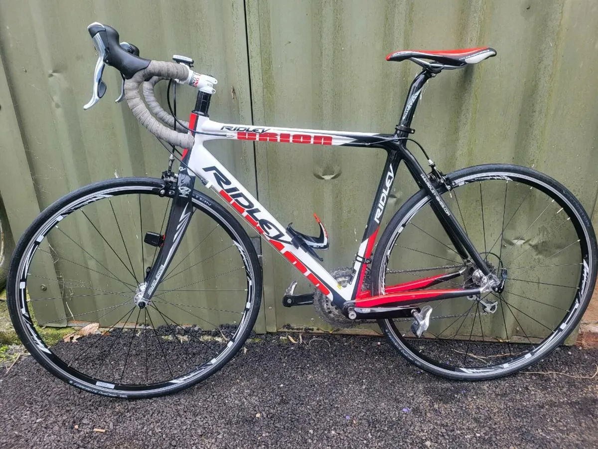 Cycling road bike - Image 1