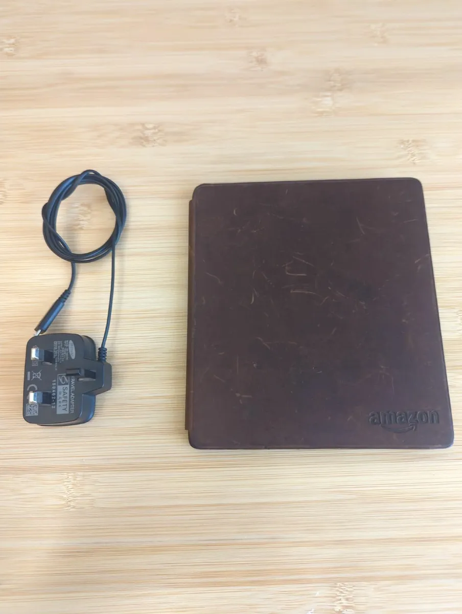 Kindle Oasis 10th Gen – 8GB Wi-Fi + Leather Cover - Image 1