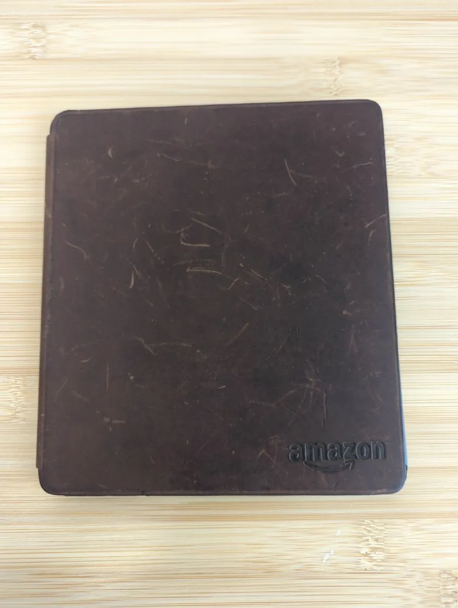 Kindle Oasis 10th Gen – 8GB Wi-Fi + Leather Cover - Image 2