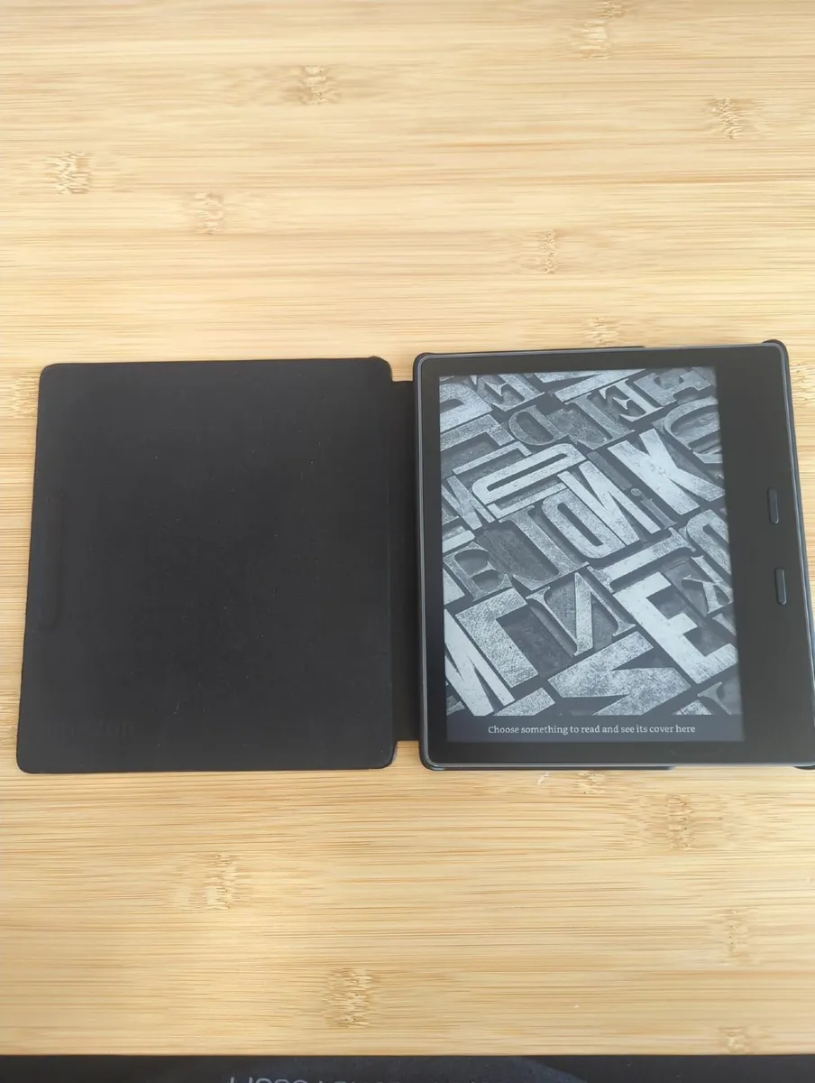 Kindle Oasis 10th Gen – 8GB Wi-Fi + Leather Cover - Image 3