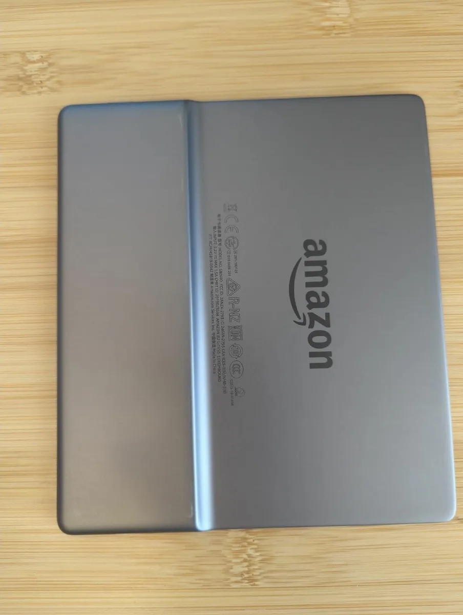 Kindle Oasis 10th Gen – 8GB Wi-Fi + Leather Cover - Image 4