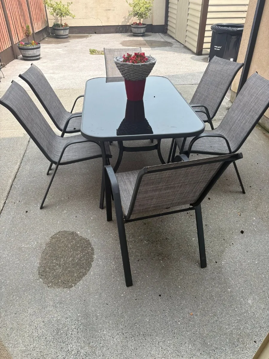 Outdoor Seating & Table - Image 2