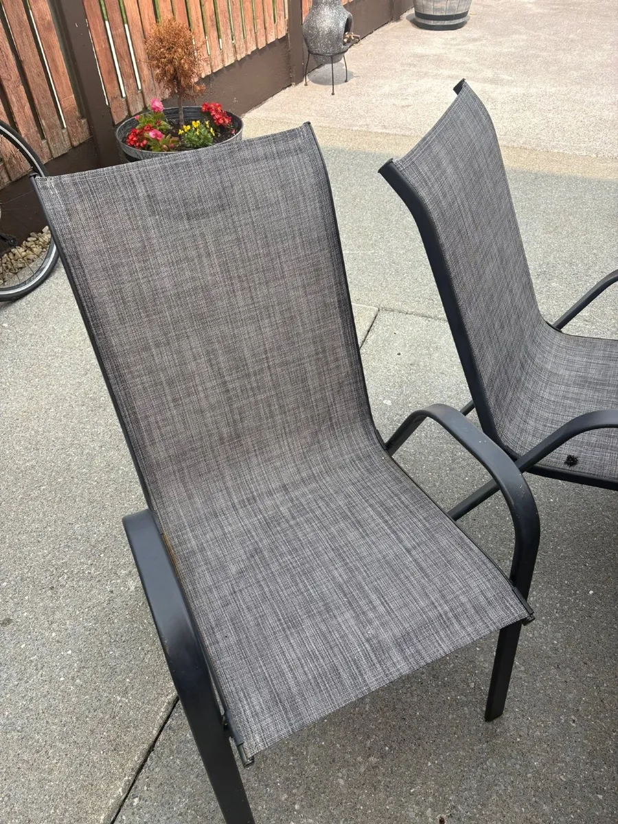 Outdoor Seating & Table - Image 3