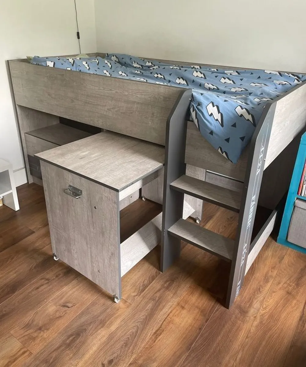 Cabin bed - Image 1