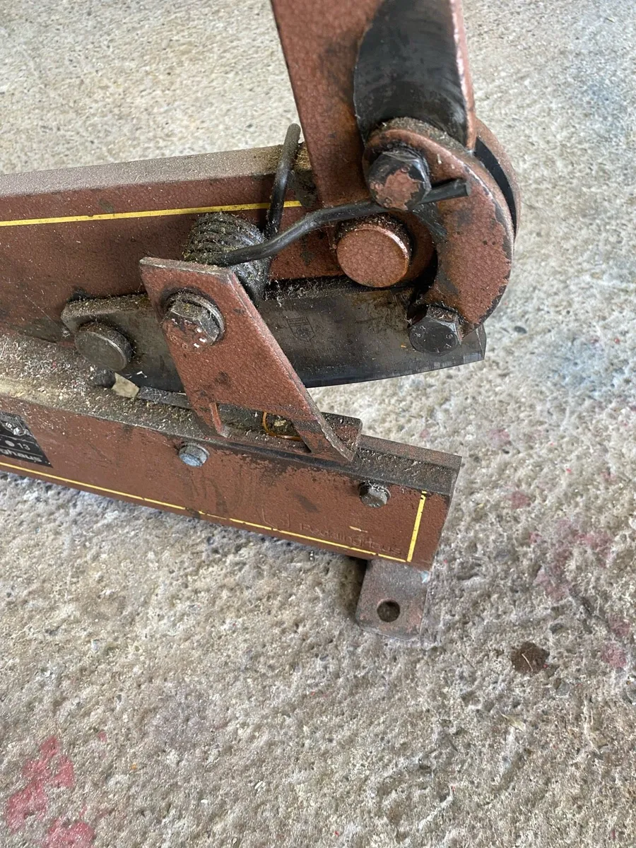 metal shears - Image 1
