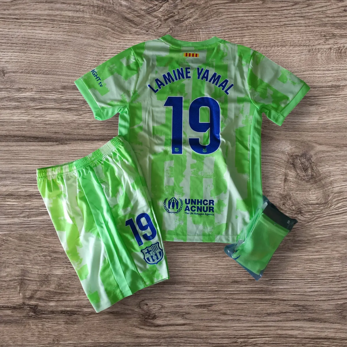 BARCELONA (LAMINE YAMAL 19) KIDS KIT , 10/11 YRS - Image 1