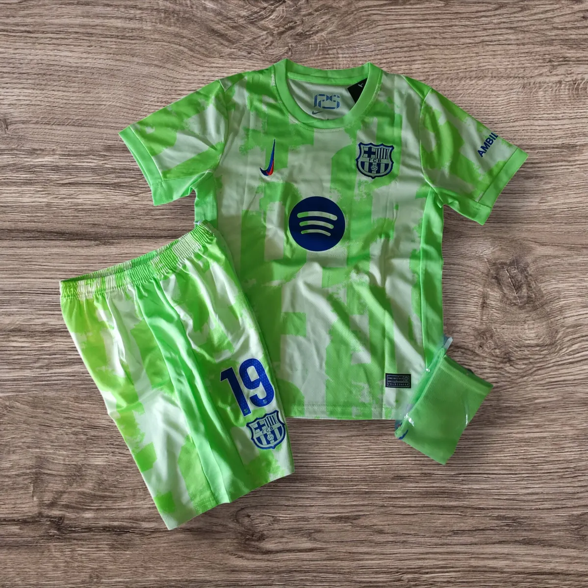 BARCELONA (LAMINE YAMAL 19) KIDS KIT , 10/11 YRS - Image 2