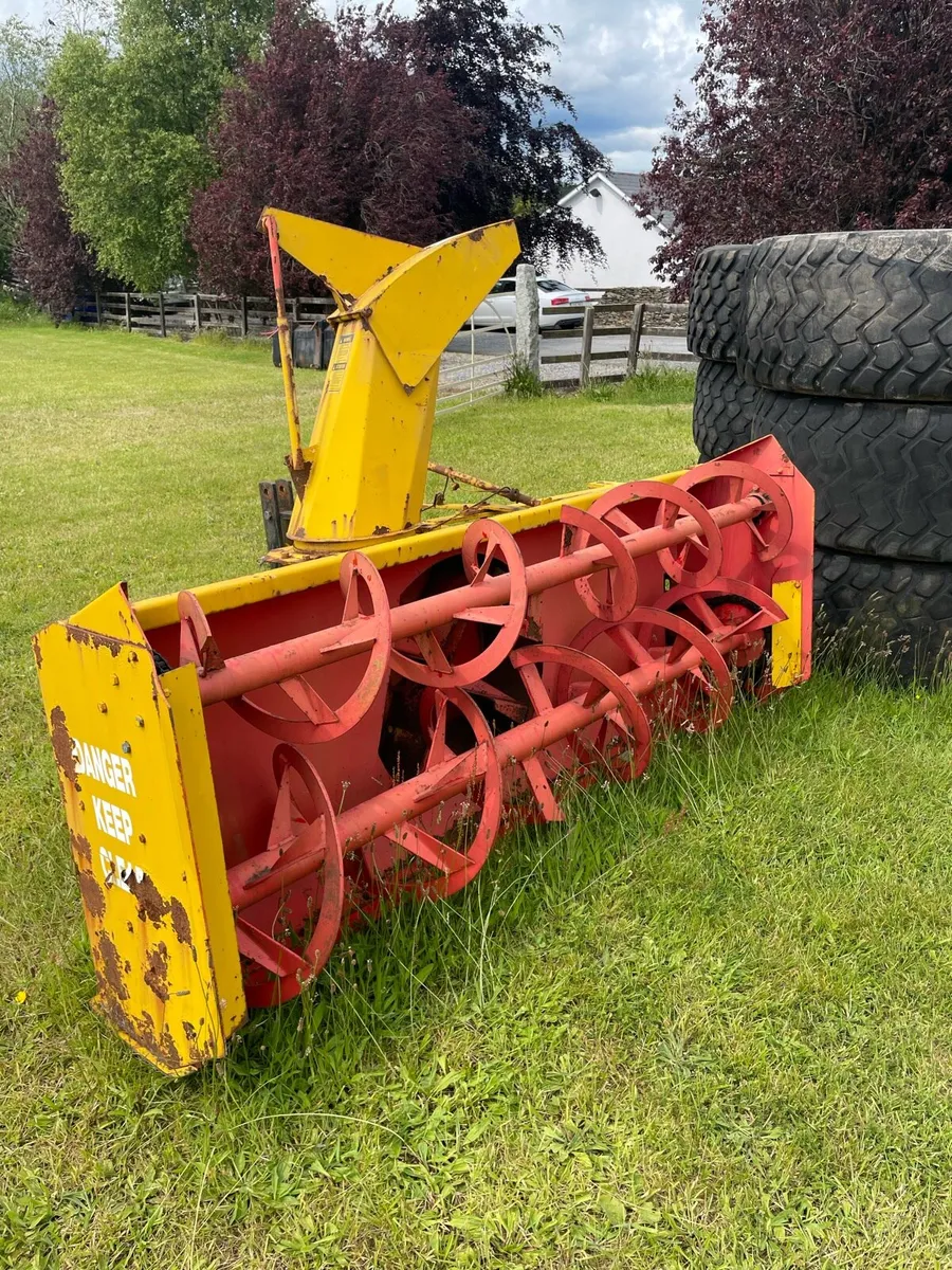 Snow blower - Image 1
