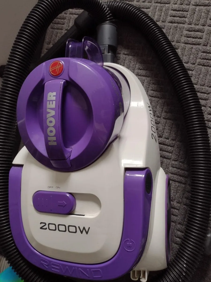 Bagless Hoover 2000W cyclonic power - Image 1