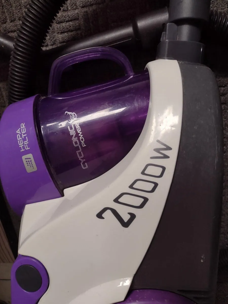Bagless Hoover 2000W cyclonic power - Image 3