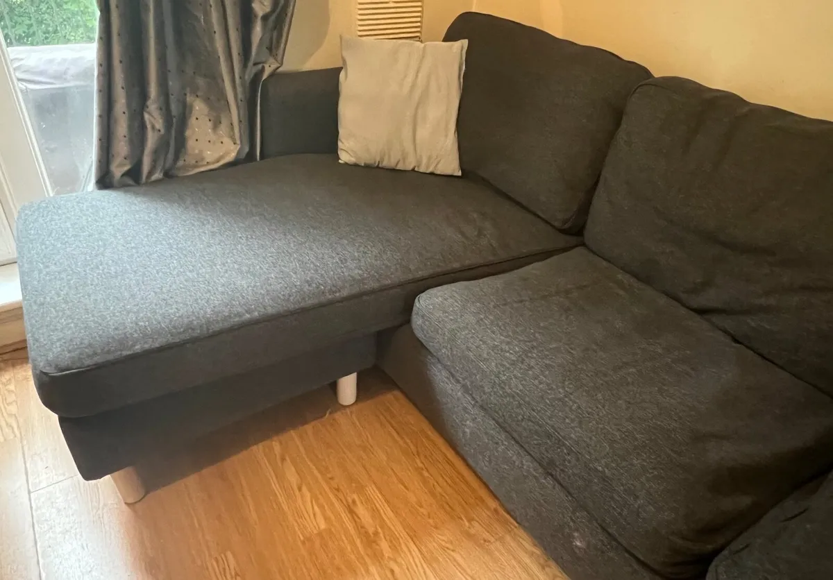 Small grey corner sofa €250 FOR ONLY 24 HOURS - Image 4