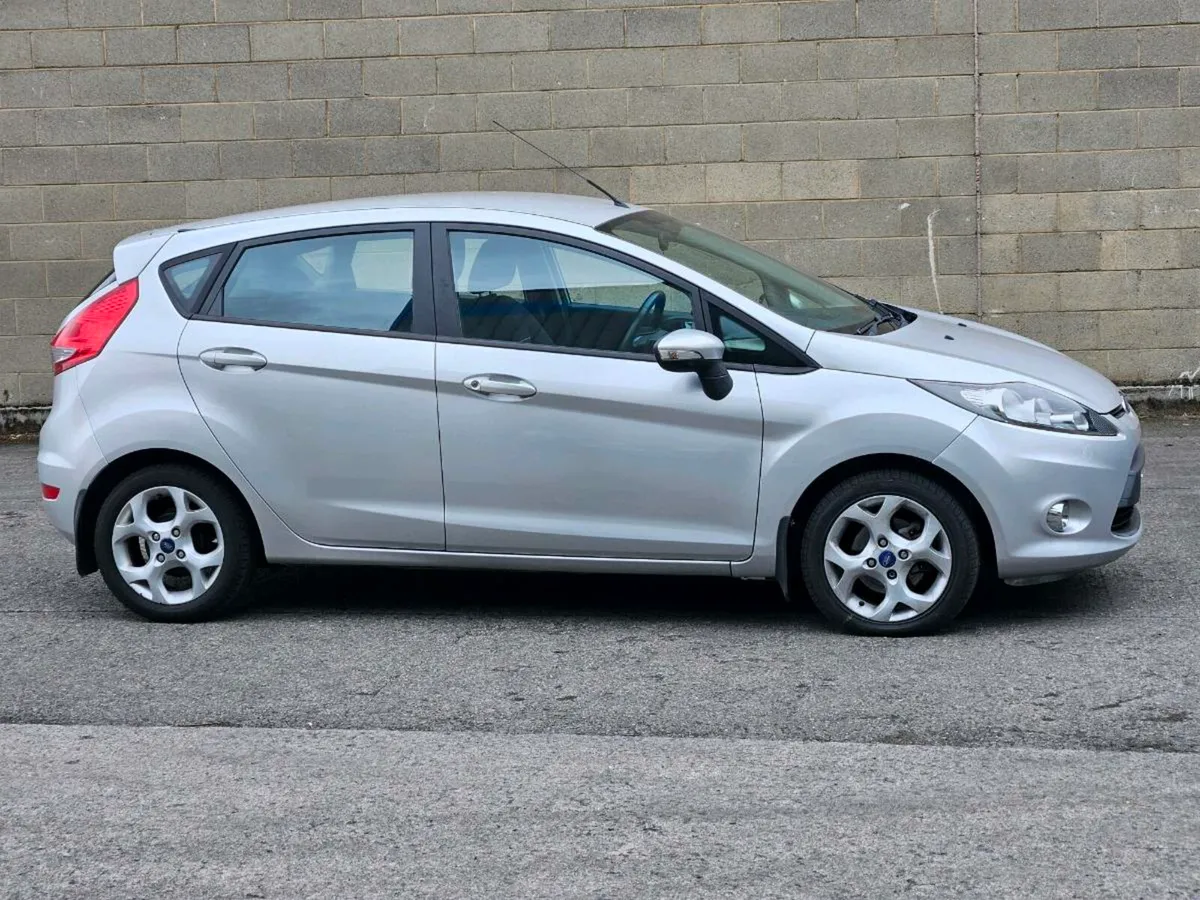 Ford Fiesta 1.2 petrol - Image 2