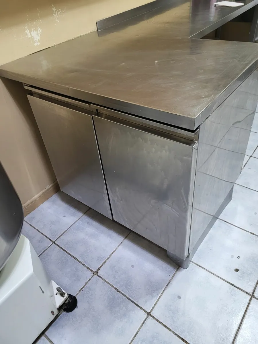 Steel steal shelves - Image 1
