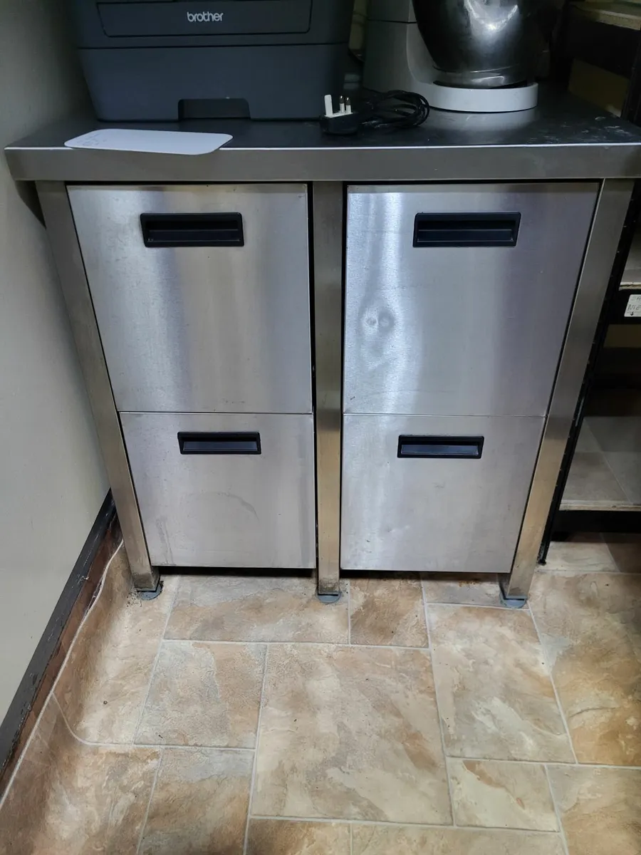 Steel steal shelves - Image 2