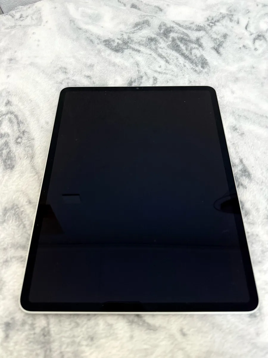 iPad Pro - 12.9 inch - 5th Gen - Silver - 128Gb - Image 3