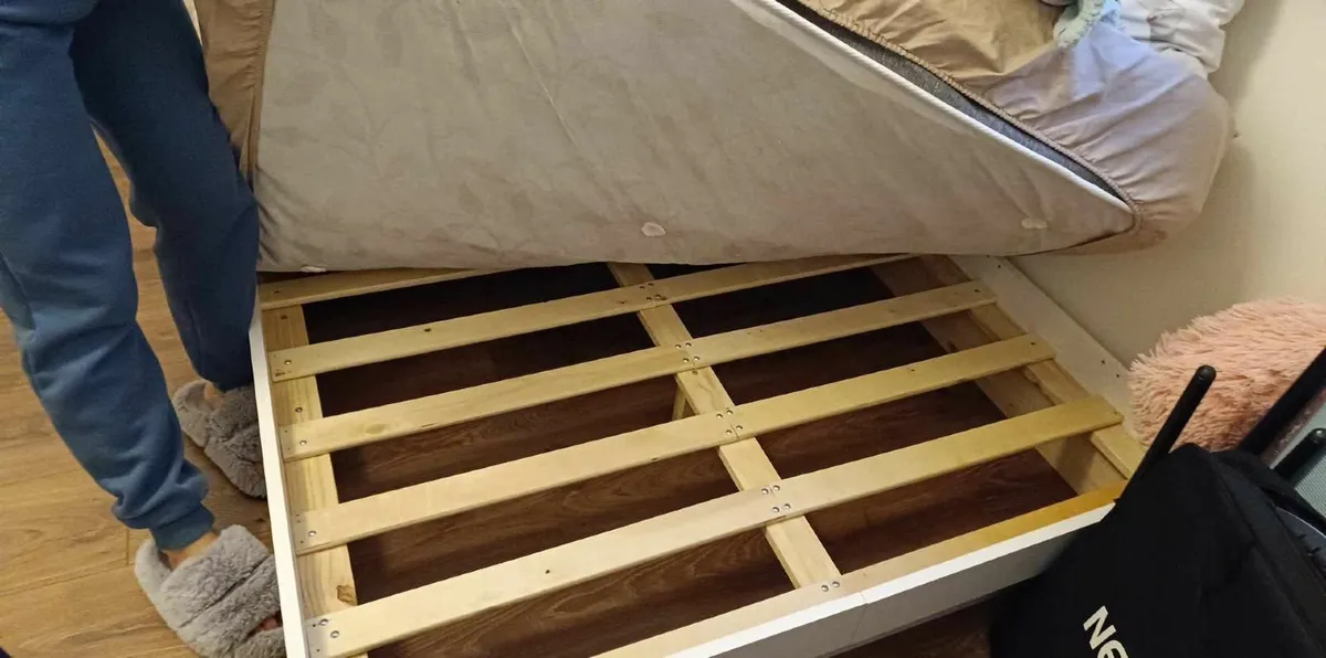 Small double bed - Image 4