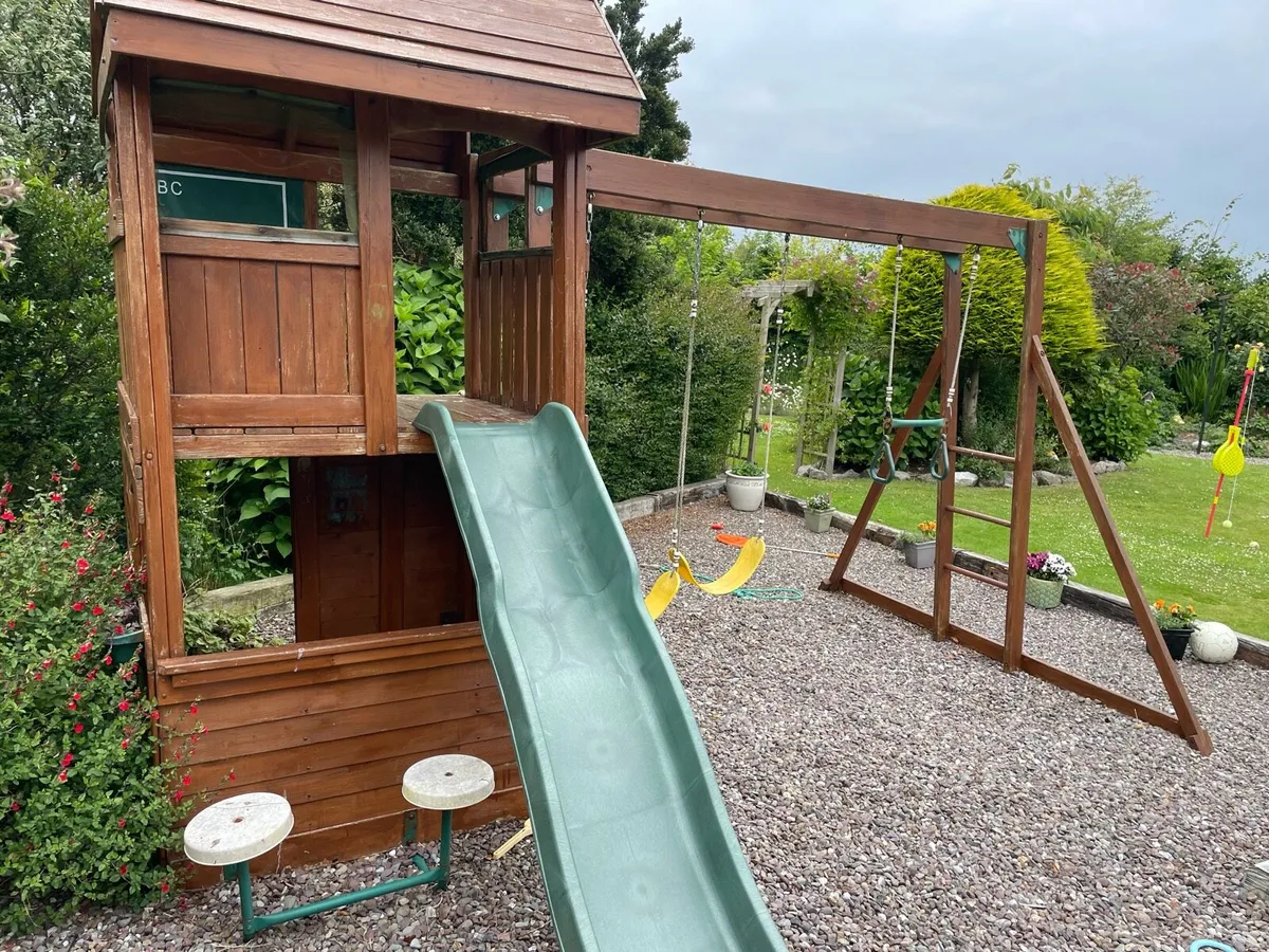 Kids play area swings and slide - Image 4