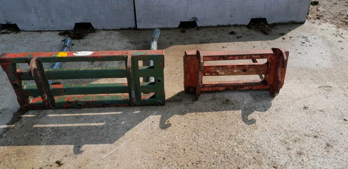 Bale Handlers - Image 1