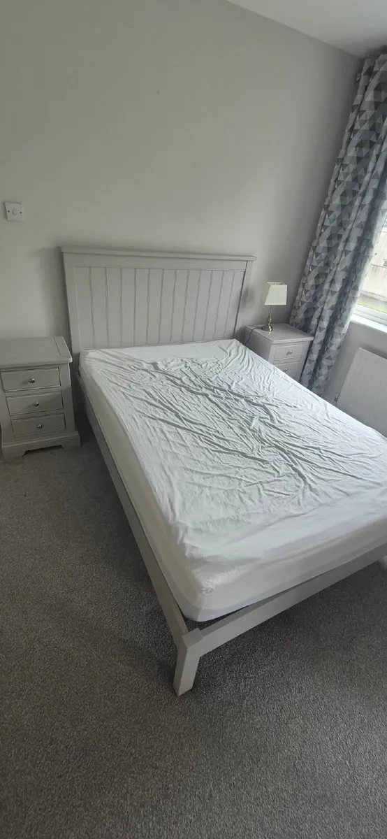 King size bed - Image 2