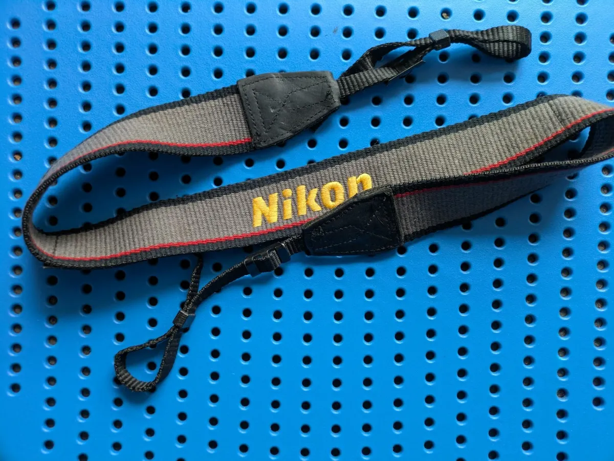 Nikon shoulder strap. -  free post 🚚 - Image 1
