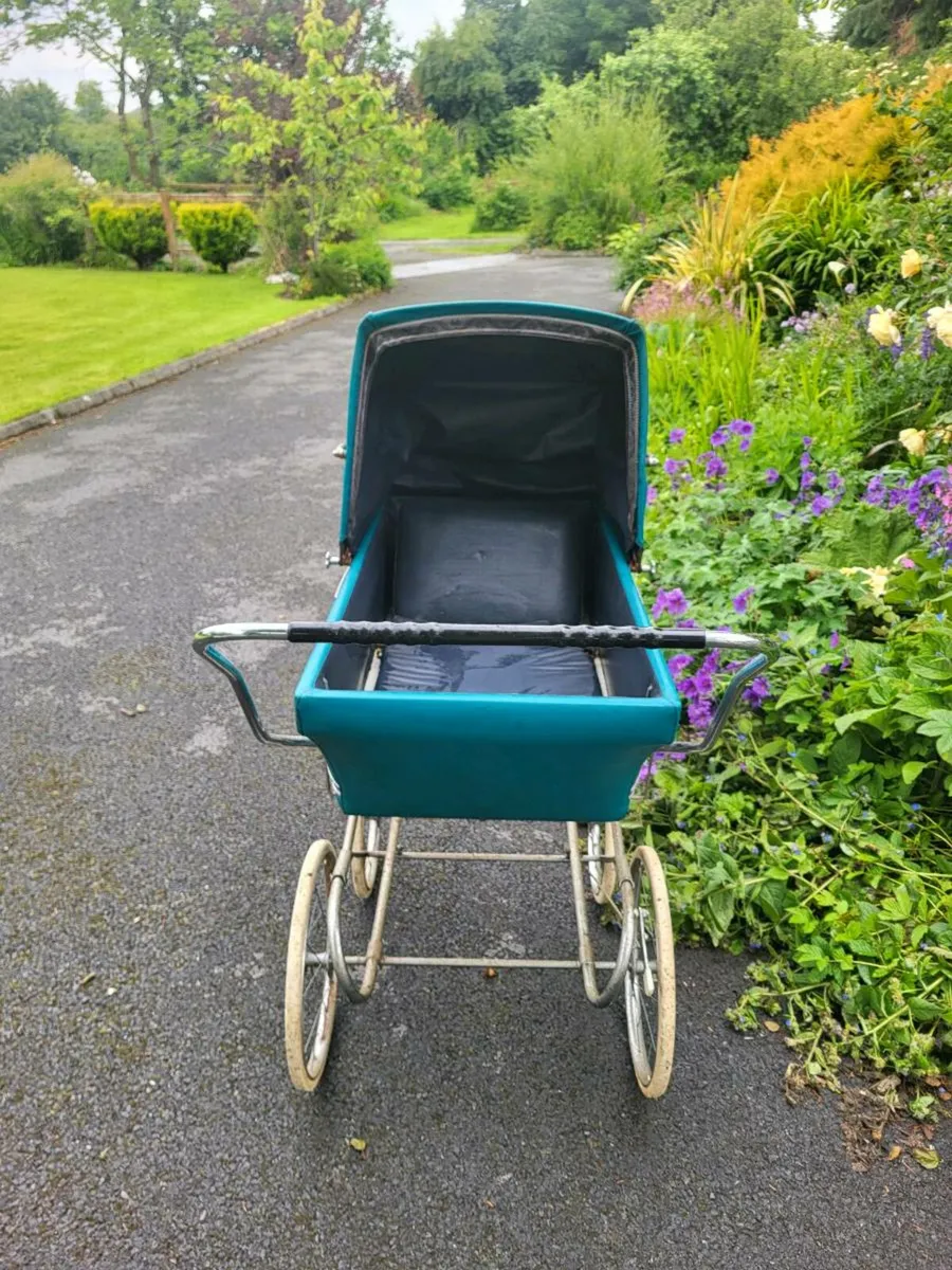 Antique pram - Image 4