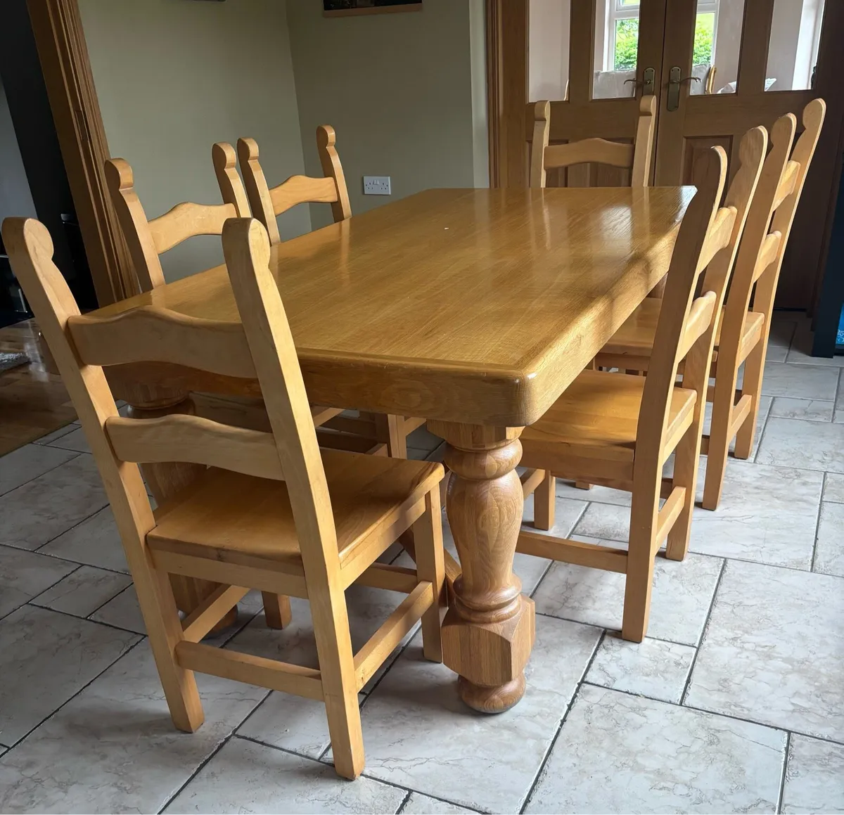 oak table and 6 chairs