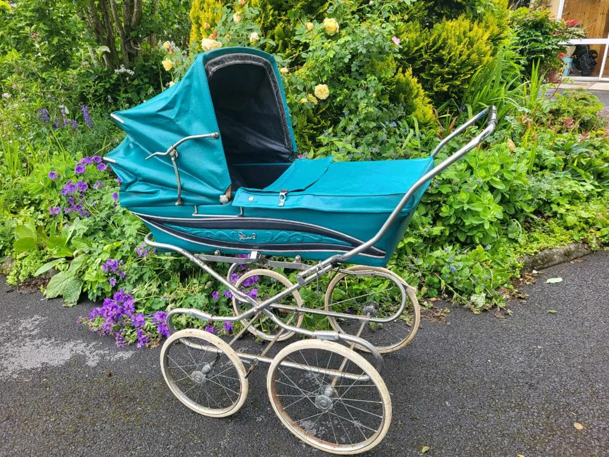 Antique pram - Image 1