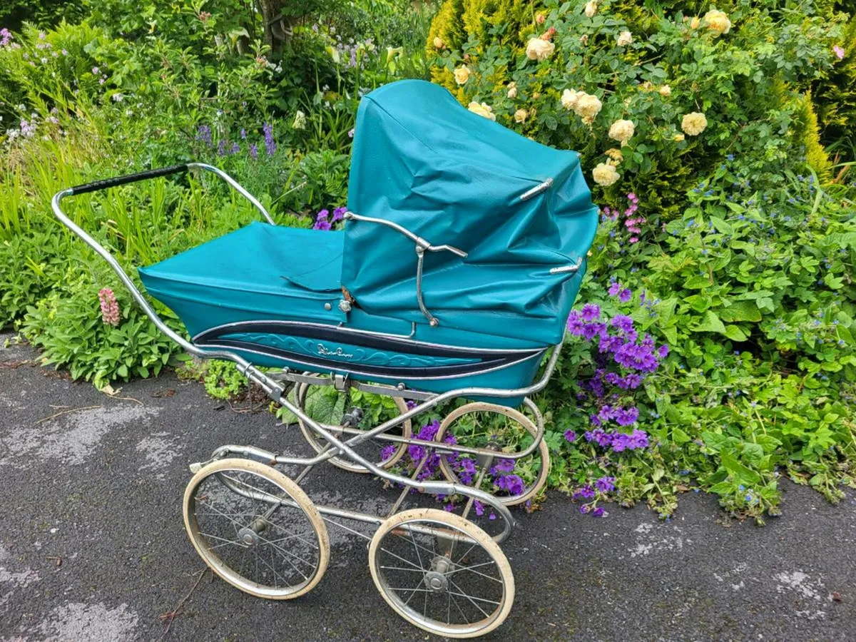 Antique pram - Image 2