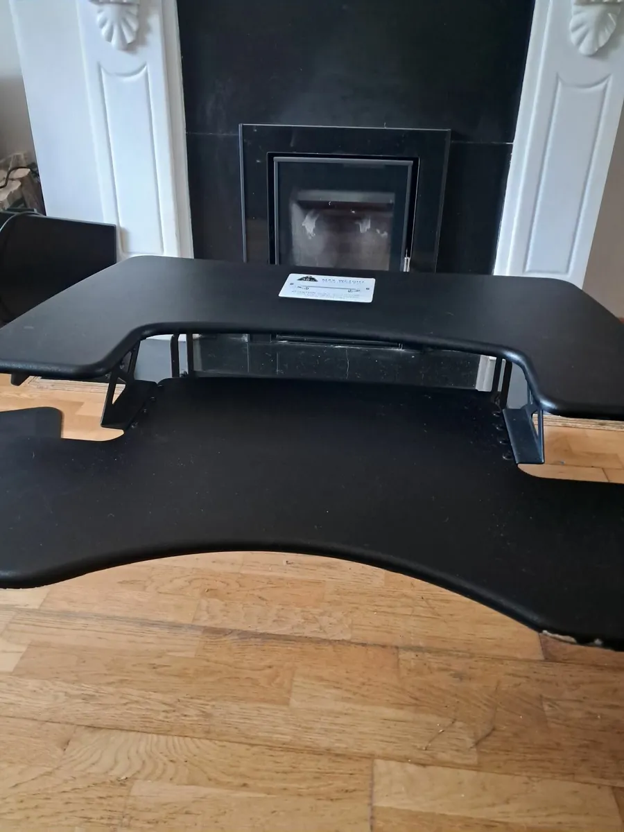 Desk adaptor to make a desk suitable for standing - Image 3