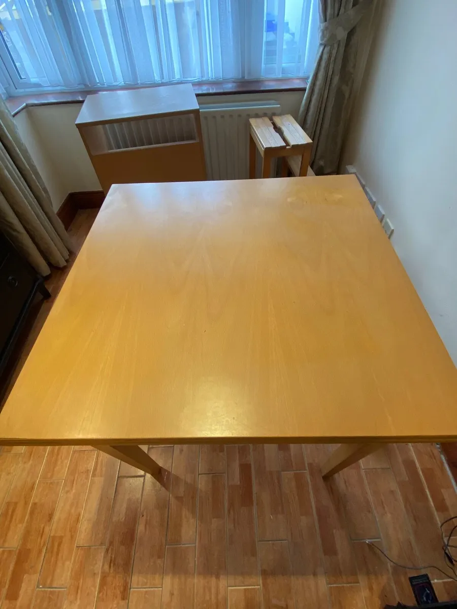 Table and 3 chairs - Image 2