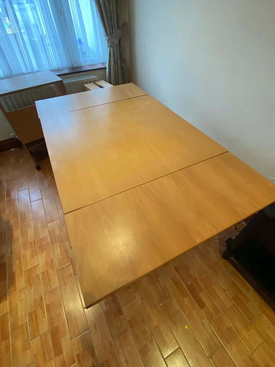 Table and 3 chairs - Image 3