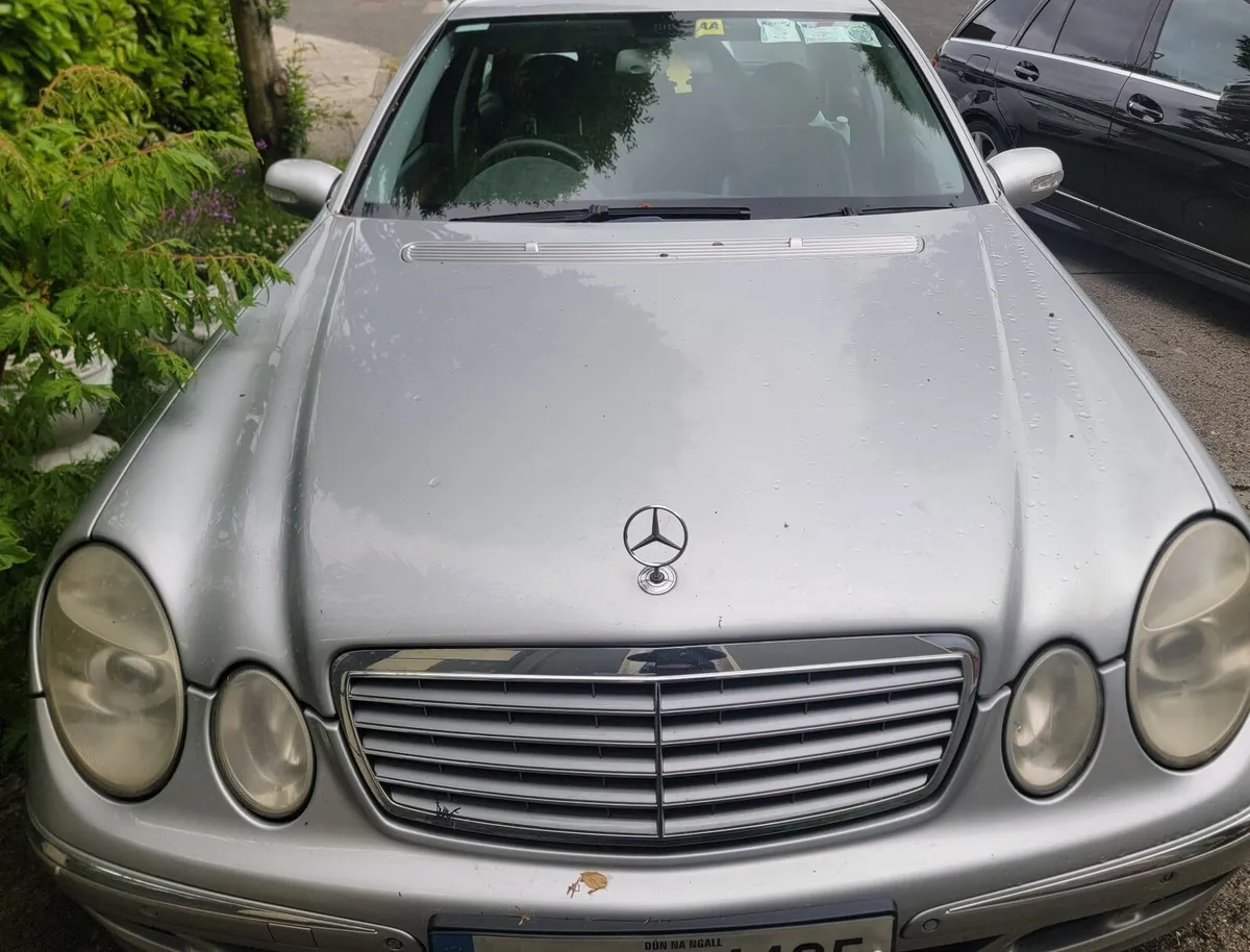 MERCEDES E220 - Image 2