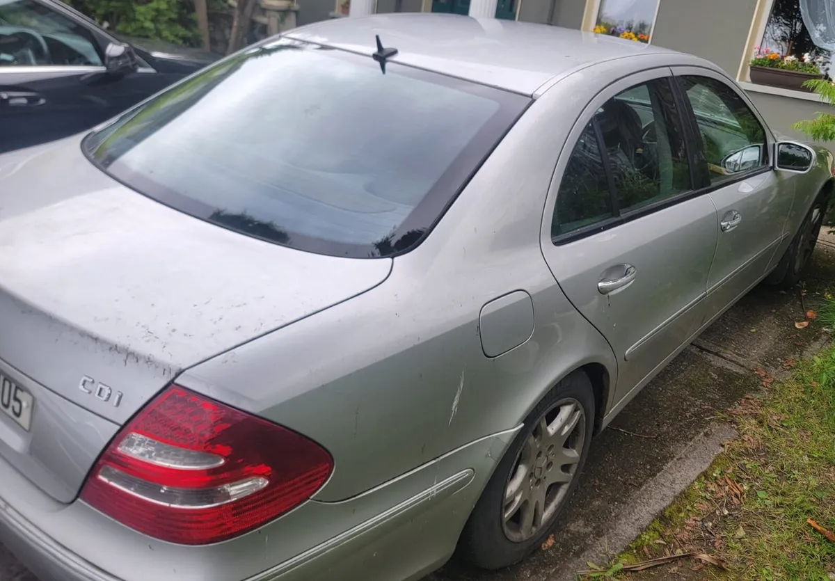 MERCEDES E220 - Image 3