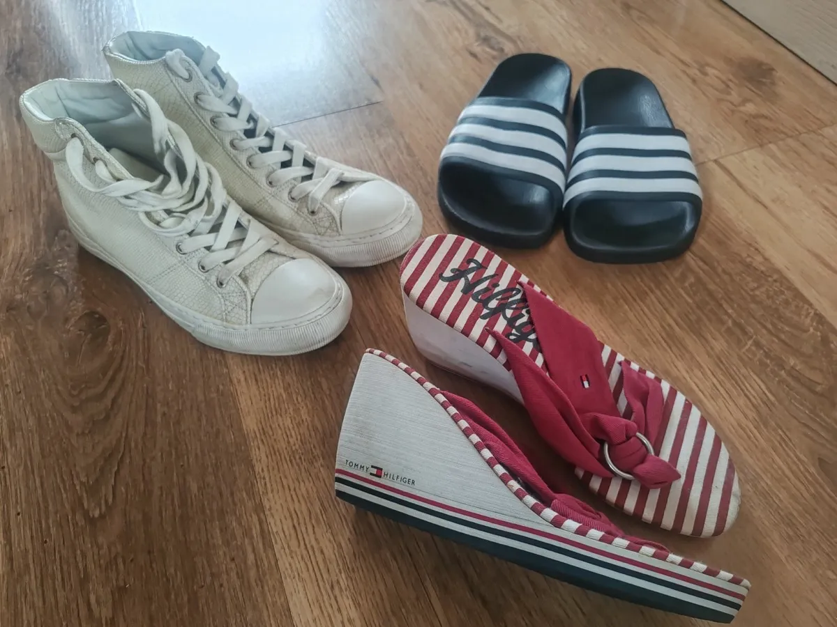 Girls/Ladies Footwear €10 for the lot