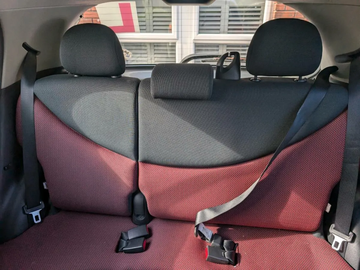 Toyota Yaris - Image 4