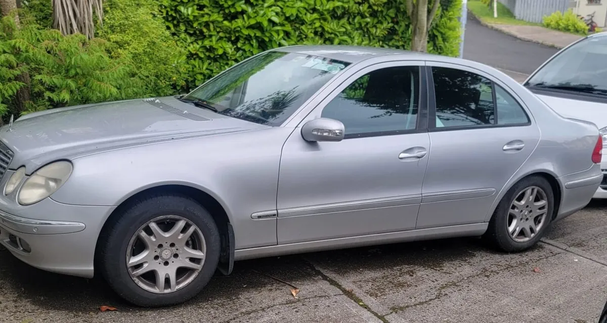 MERCEDES E220 - Image 1