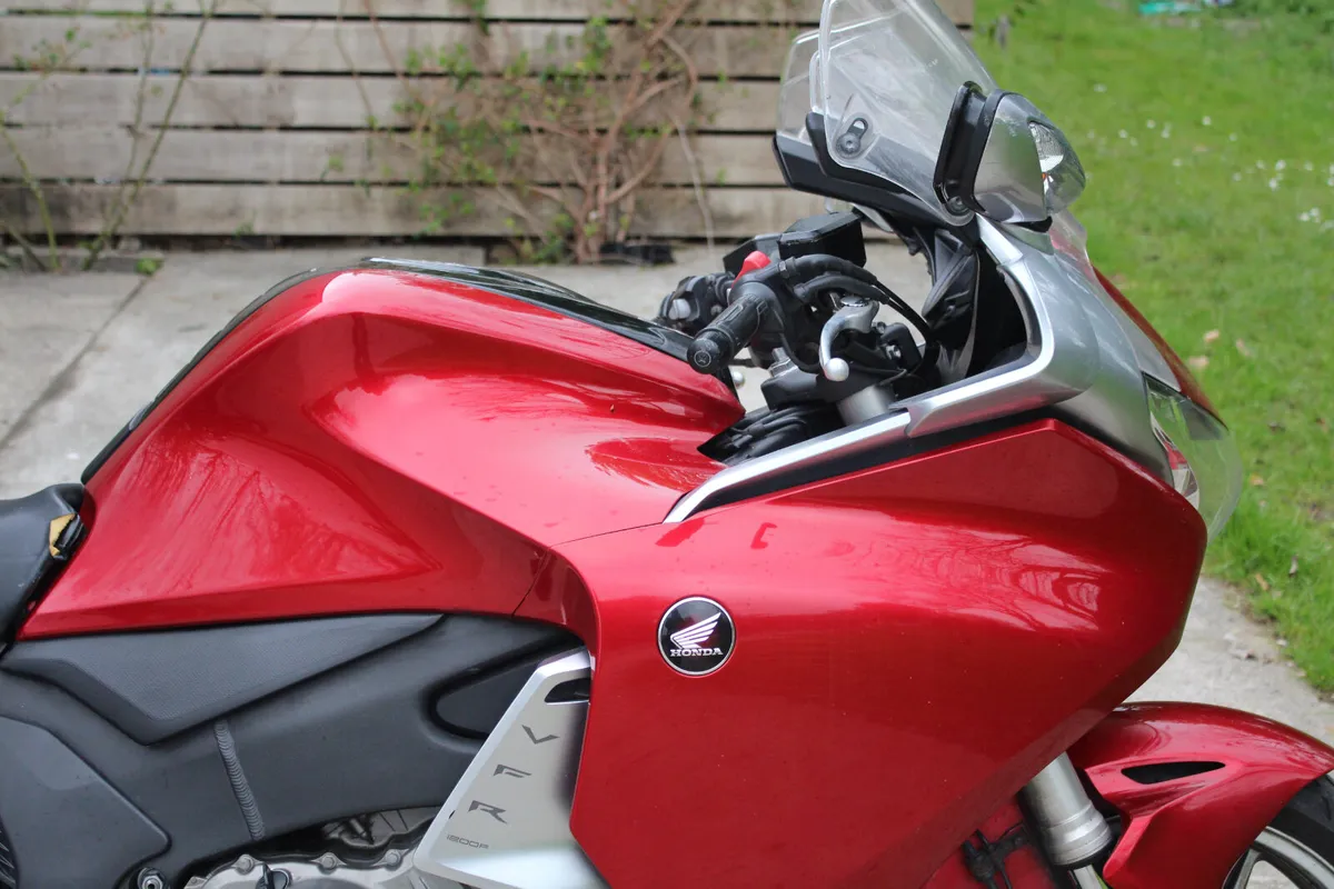 Honda VFR1200 manual - Image 3