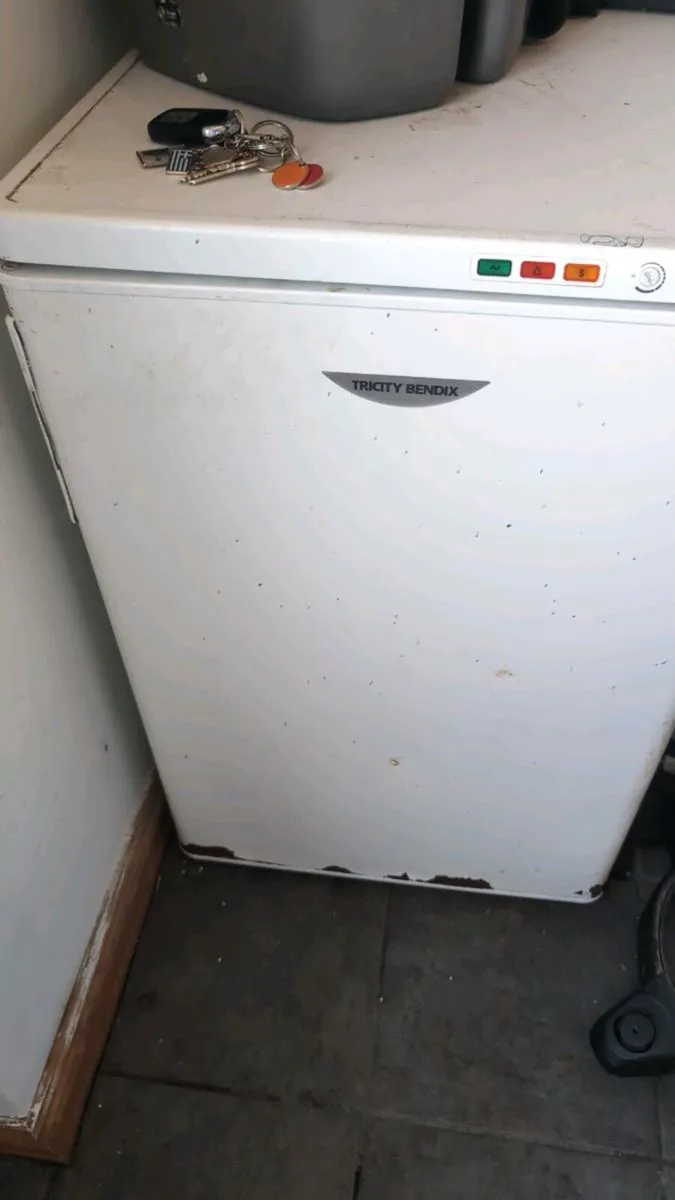 Household and garden stuff - Image 1