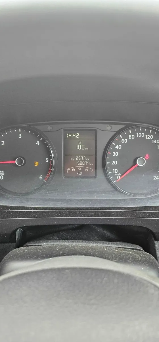 Volkswagen Transporter 2017 - Image 2
