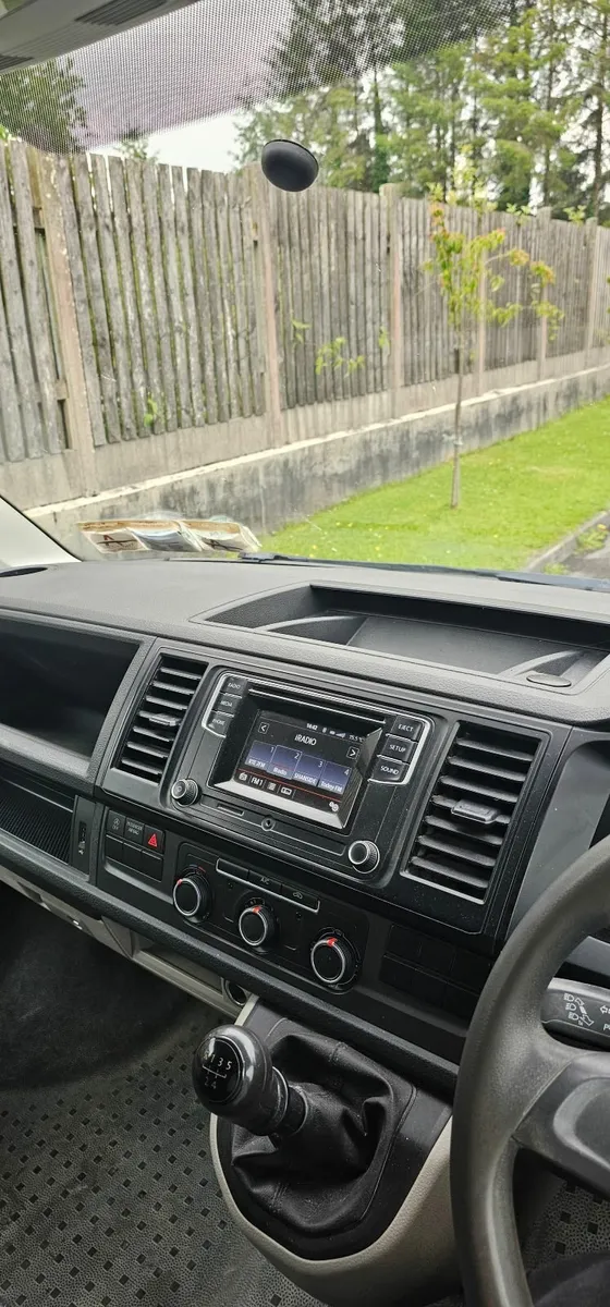 Volkswagen Transporter 2017 - Image 3